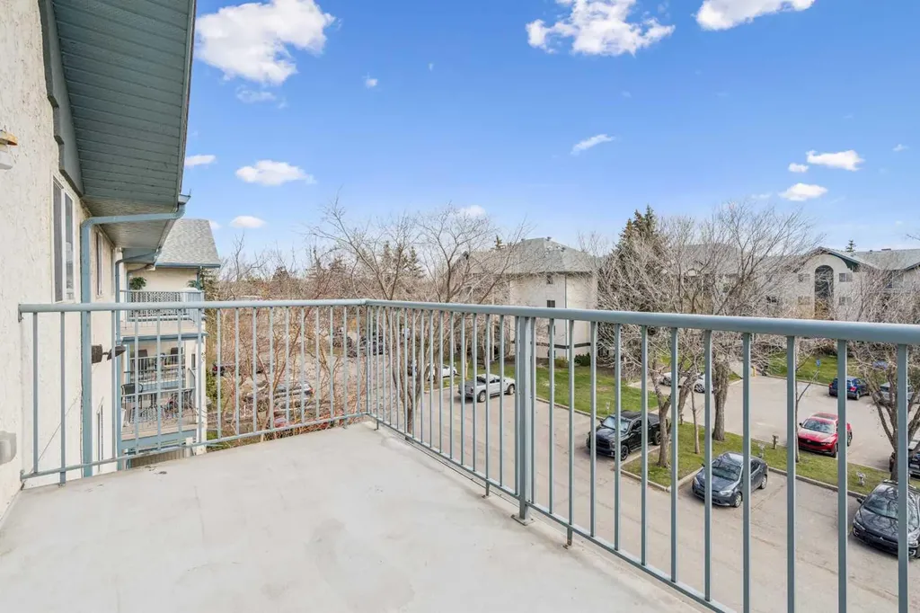 10 Dover Point SE Calgary AB T2B3J8
