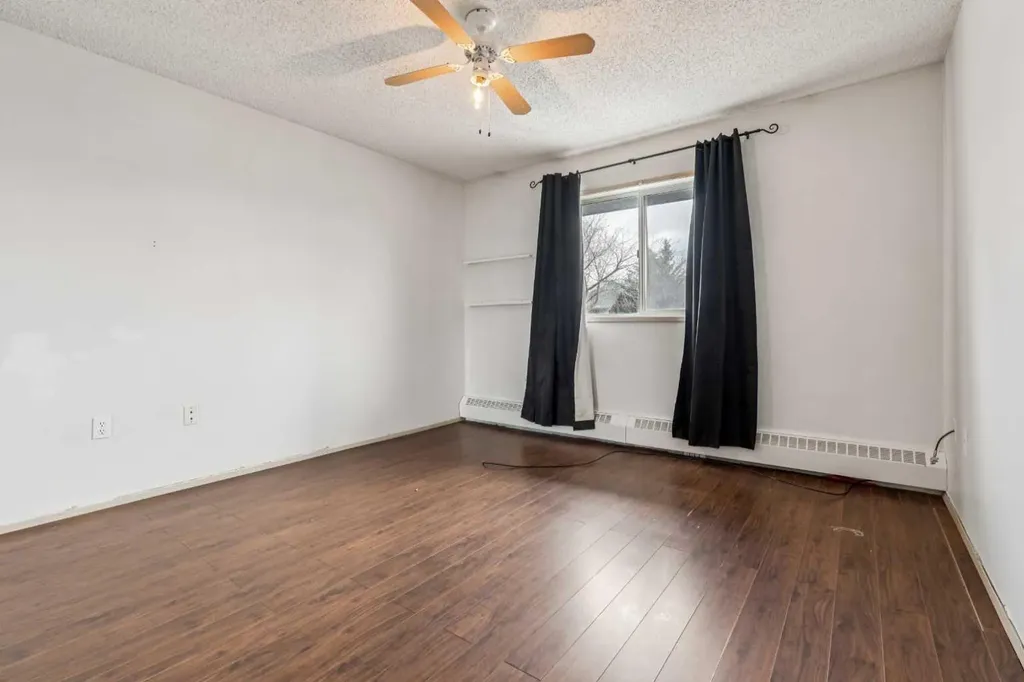 10 Dover Point SE Calgary AB T2B3J8