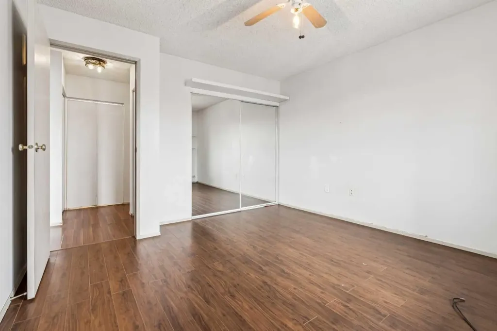 10 Dover Point SE Calgary AB T2B3J8