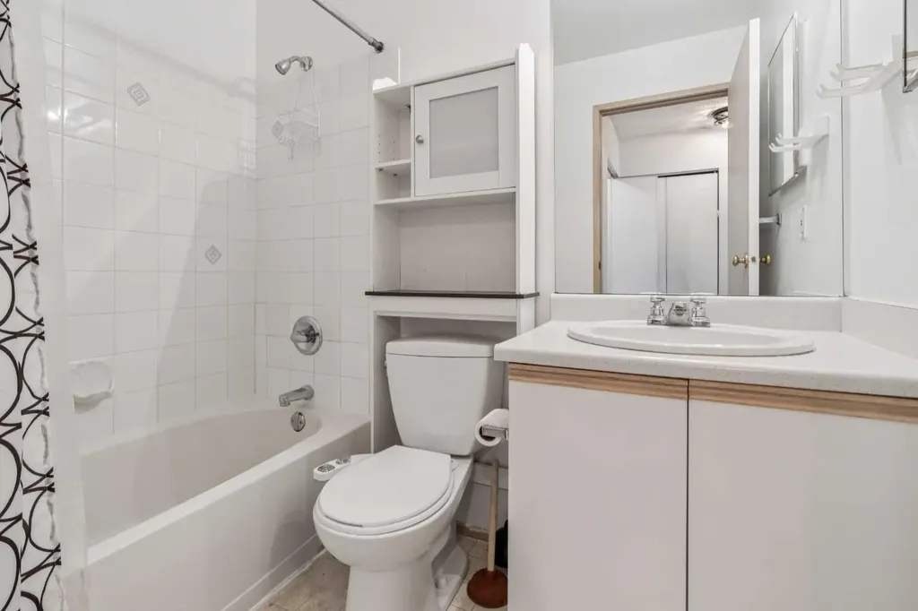 10 Dover Point SE Calgary AB T2B3J8