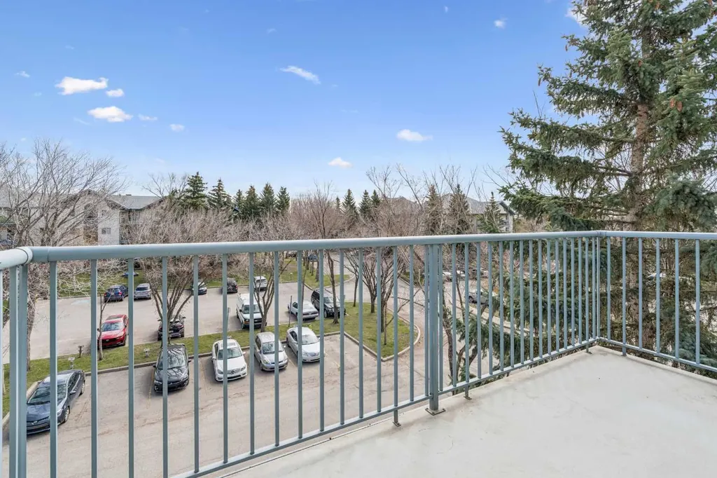 10 Dover Point SE Calgary AB T2B3J8