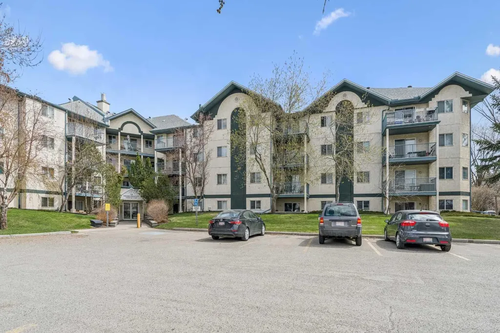 10 Dover Point SE Calgary AB T2B3J8