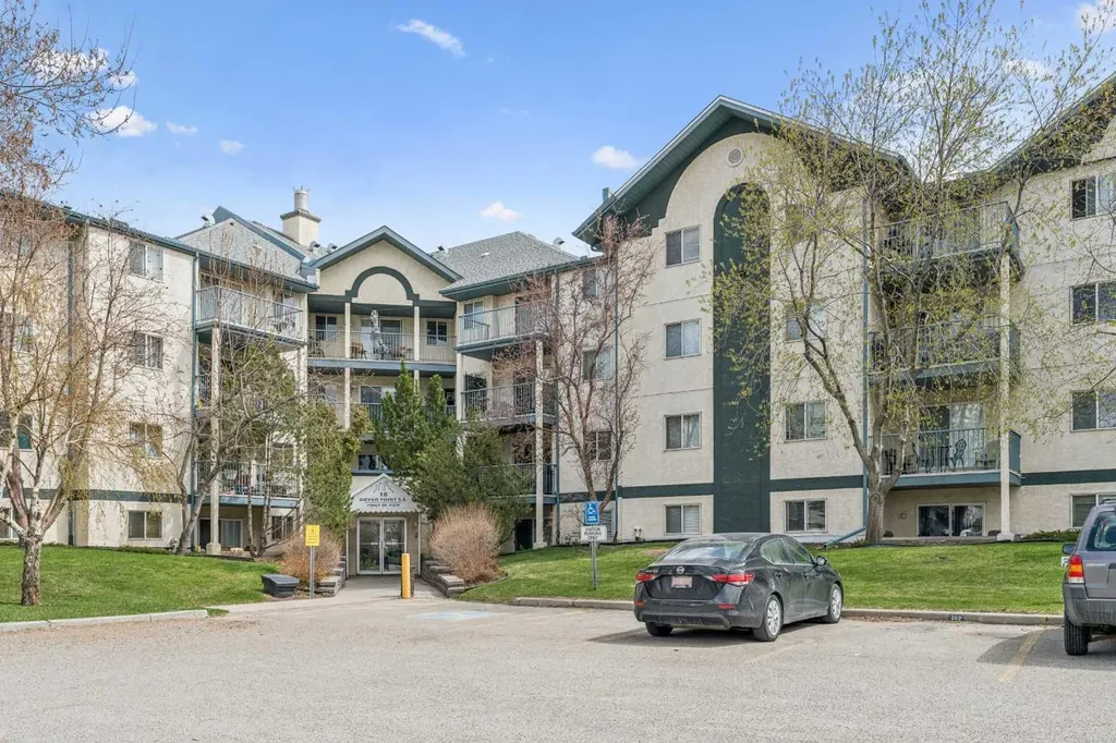 10 Dover Point SE Calgary AB T2B3J8