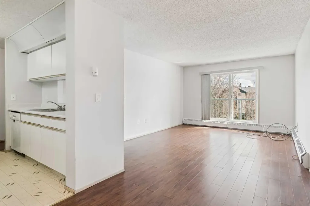 10 Dover Point SE Calgary AB T2B3J8