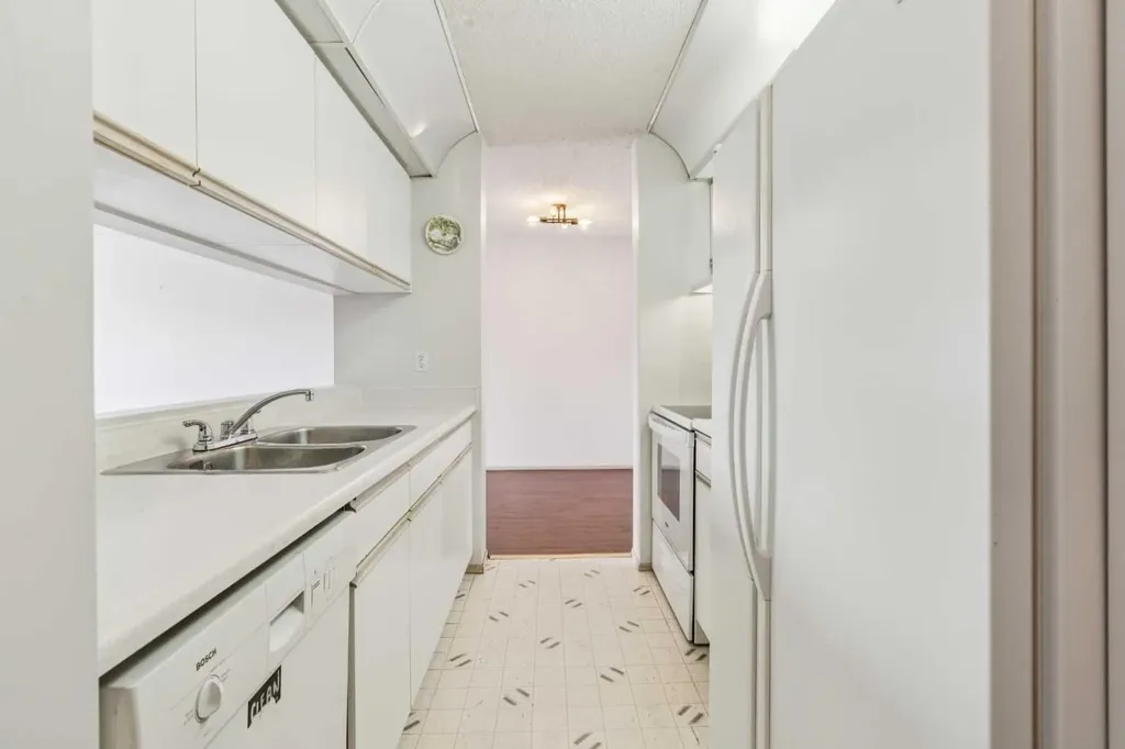 10 Dover Point SE Calgary AB T2B3J8