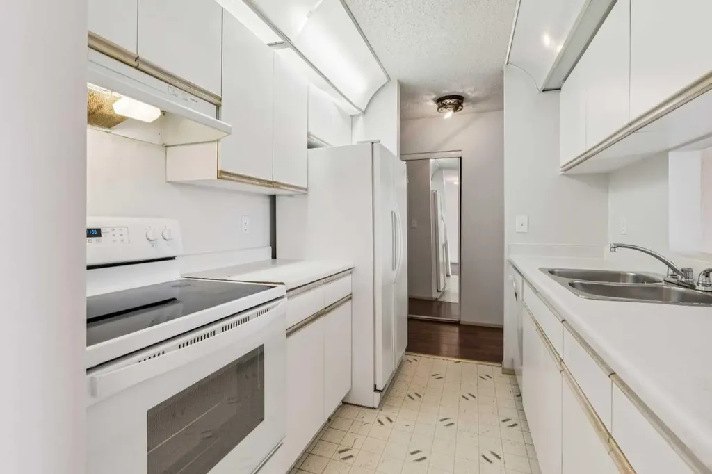 10 Dover Point SE Calgary AB T2B3J8