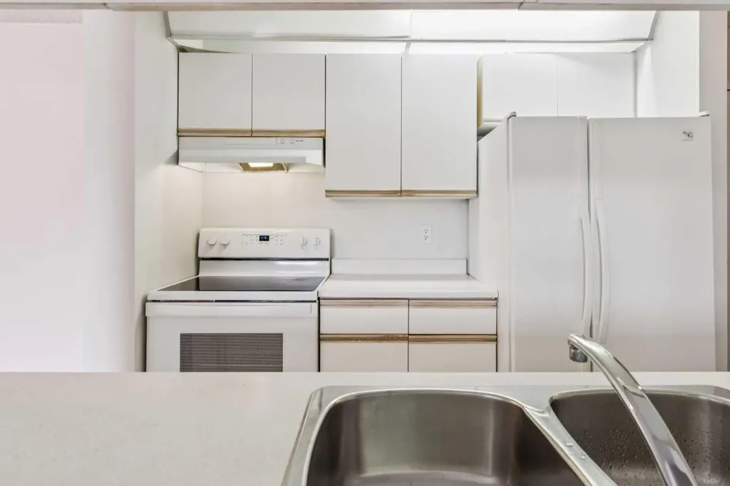 10 Dover Point SE Calgary AB T2B3J8
