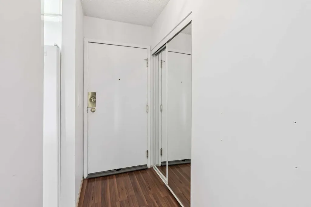 10 Dover Point SE Calgary AB T2B3J8