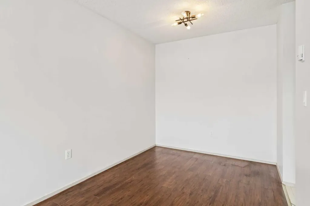 10 Dover Point SE Calgary AB T2B3J8