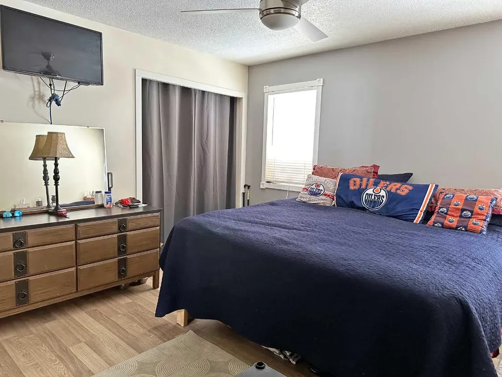 4804 Landsdown Avenue Blackfalds AB T0M 0J0