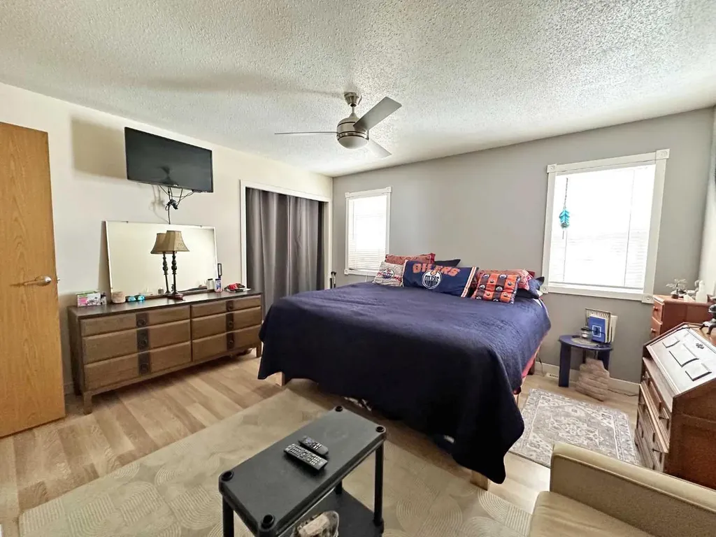 4804 Landsdown Avenue Blackfalds AB T0M 0J0