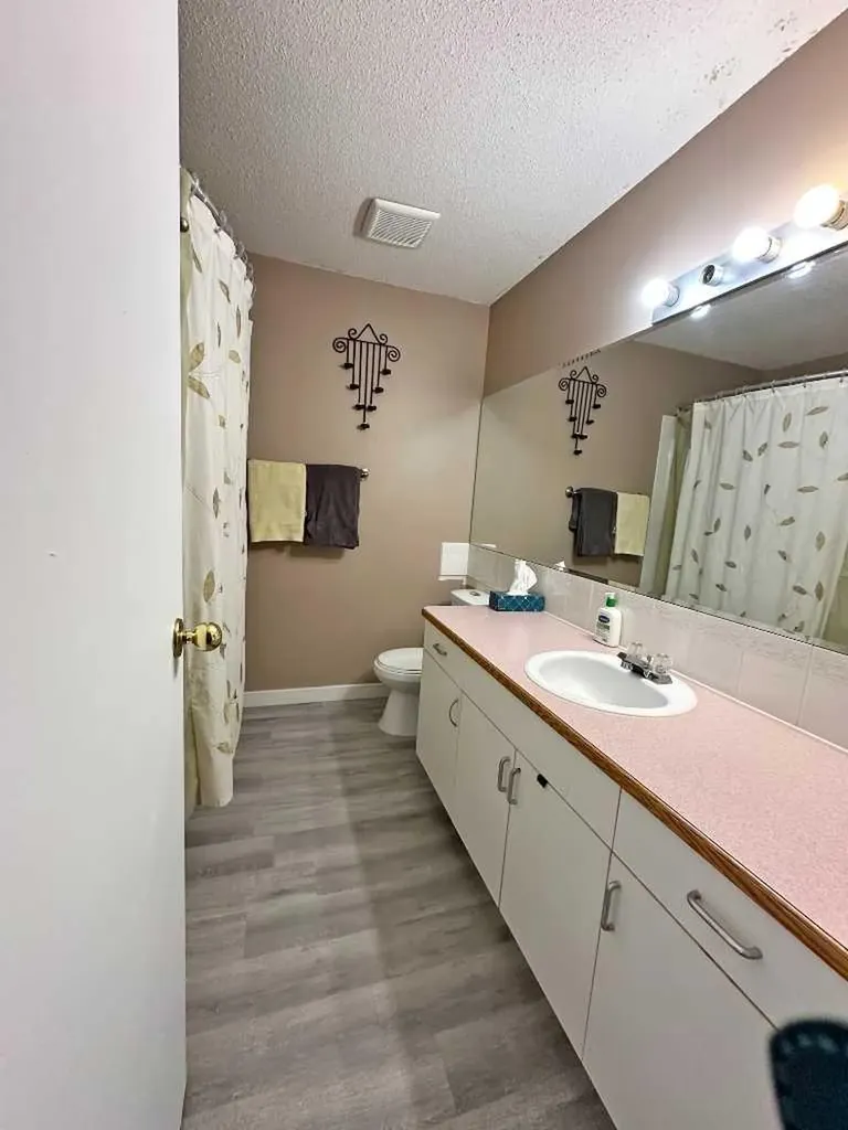 4804 Landsdown Avenue Blackfalds AB T0M 0J0