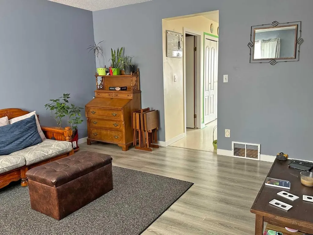4804 Landsdown Avenue Blackfalds AB T0M 0J0