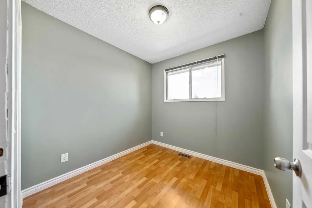 120 Pennsburg Way SE Calgary AB T2A 2J5