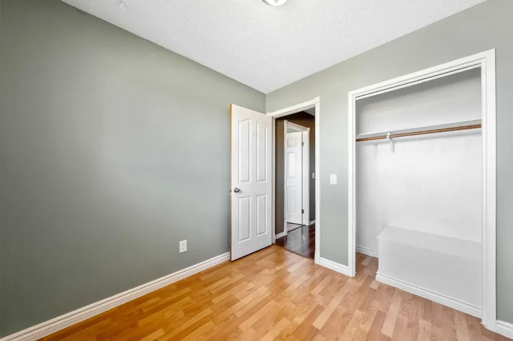 120 Pennsburg Way SE Calgary AB T2A 2J5