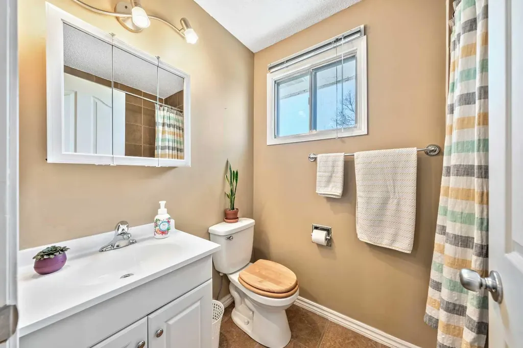 120 Pennsburg Way SE Calgary AB T2A 2J5