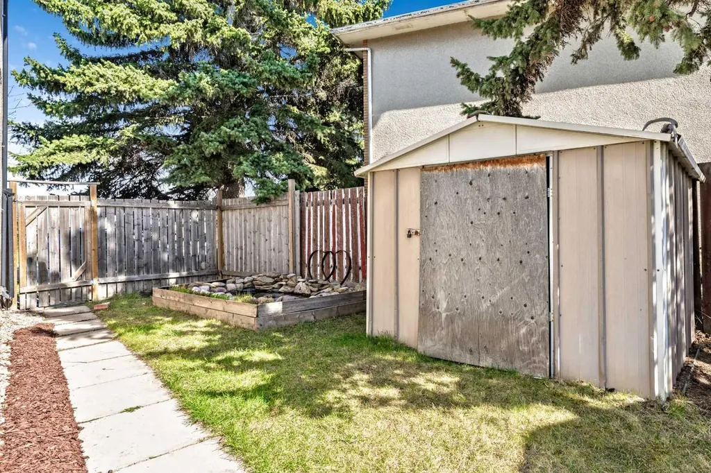 120 Pennsburg Way SE Calgary AB T2A 2J5