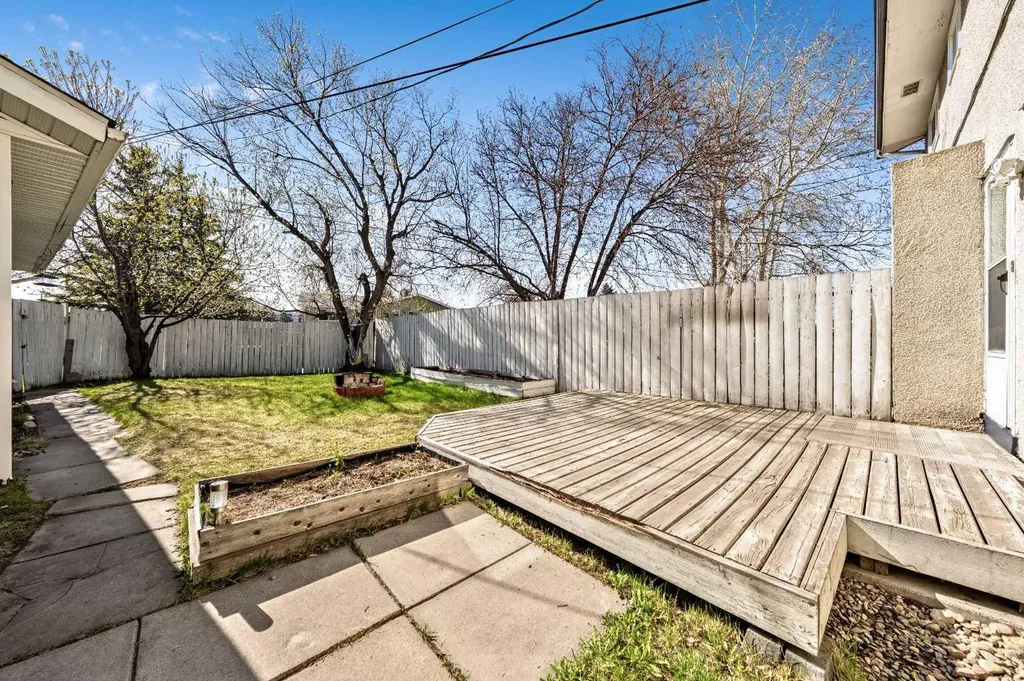 120 Pennsburg Way SE Calgary AB T2A 2J5
