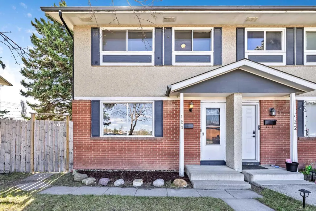 120 Pennsburg Way SE Calgary AB T2A 2J5