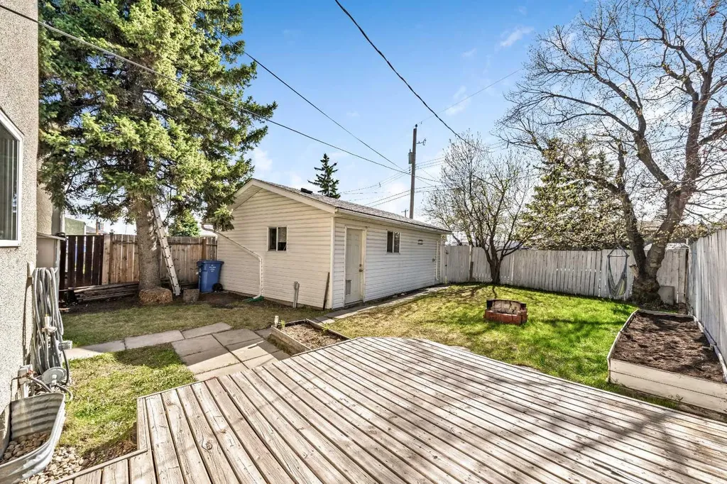 120 Pennsburg Way SE Calgary AB T2A 2J5