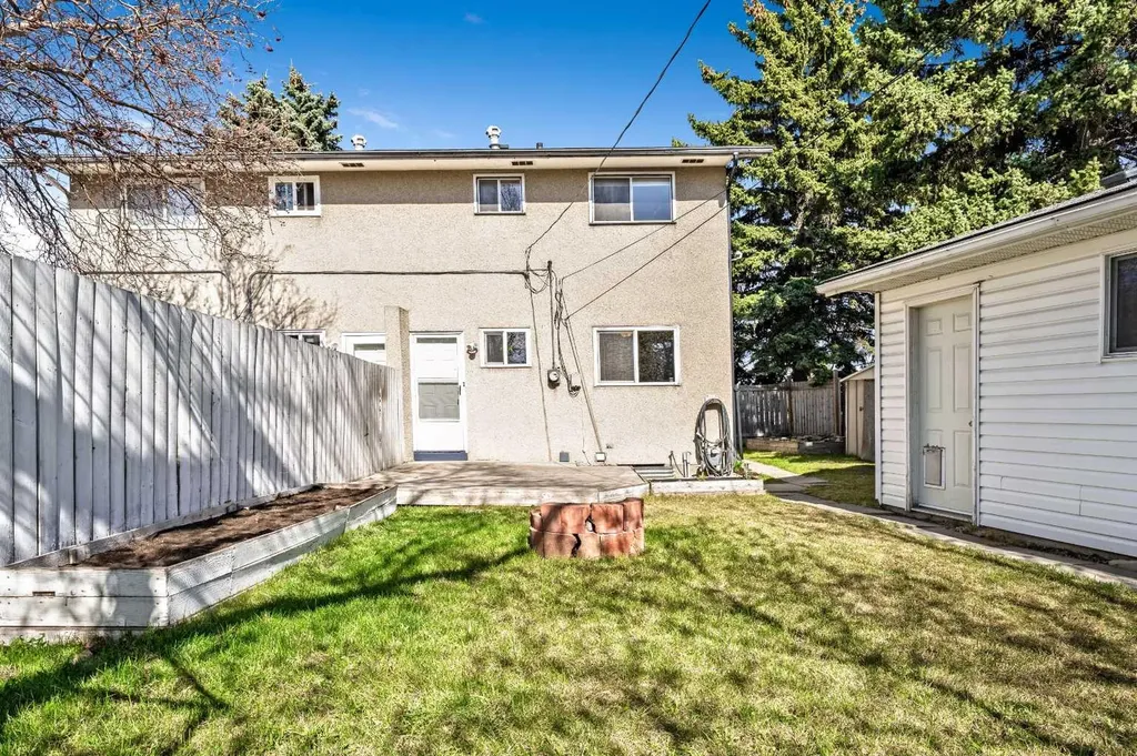 120 Pennsburg Way SE Calgary AB T2A 2J5