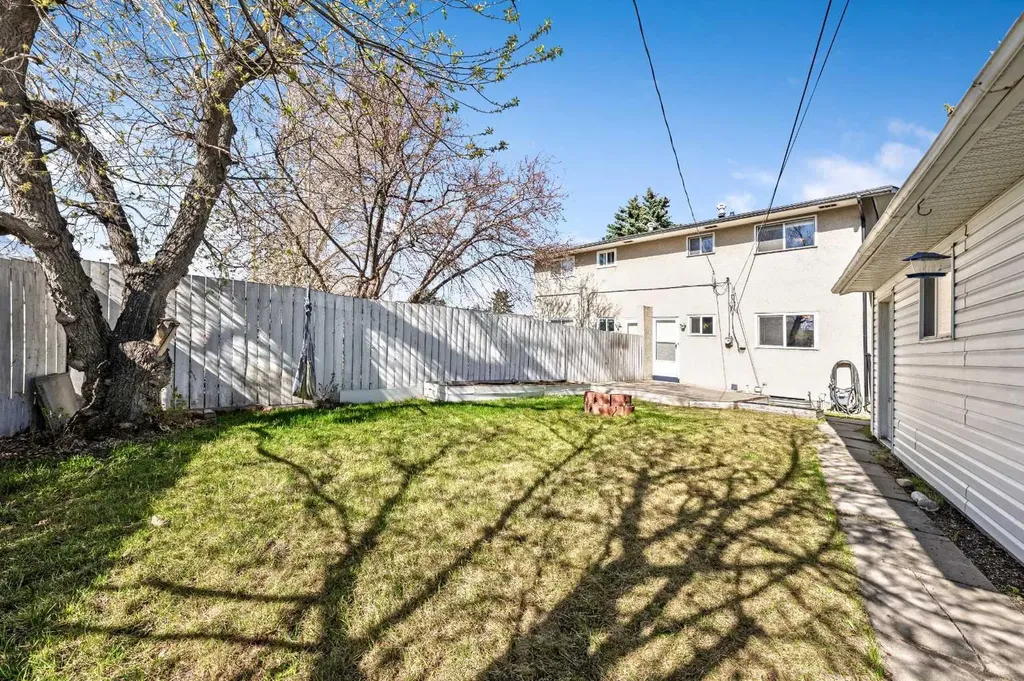 120 Pennsburg Way SE Calgary AB T2A 2J5