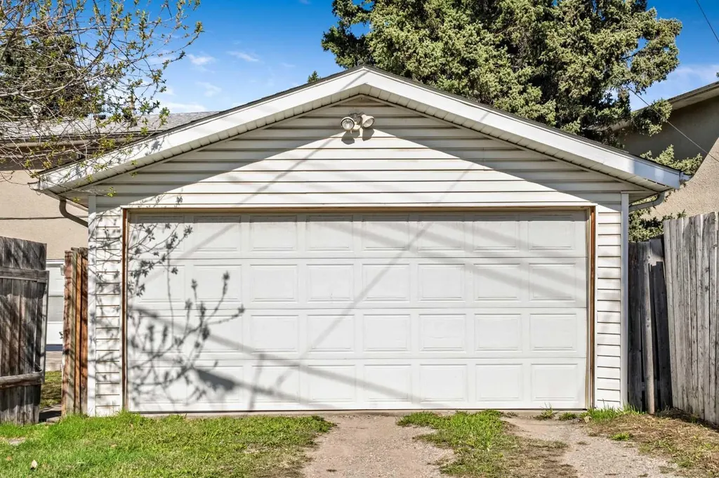 120 Pennsburg Way SE Calgary AB T2A 2J5