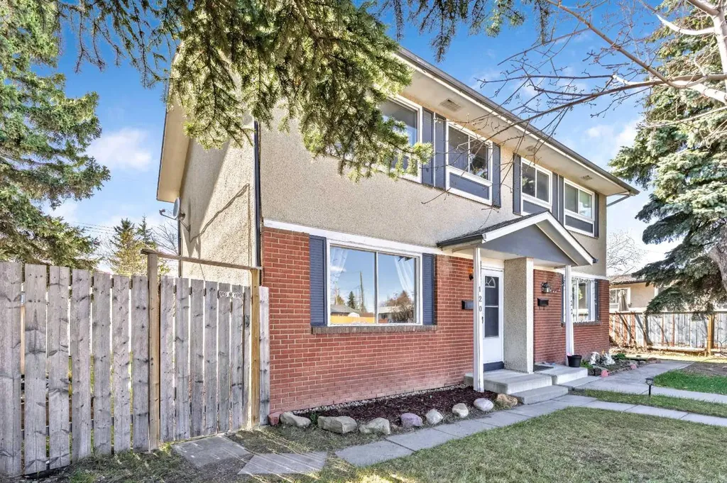 120 Pennsburg Way SE Calgary AB T2A 2J5