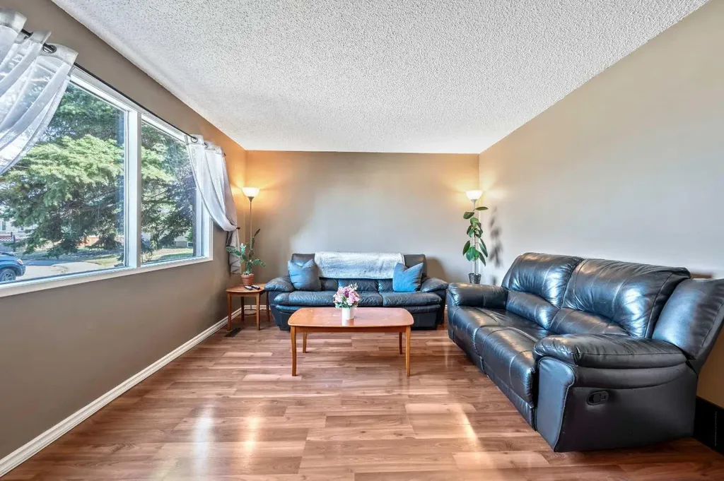 120 Pennsburg Way SE Calgary AB T2A 2J5