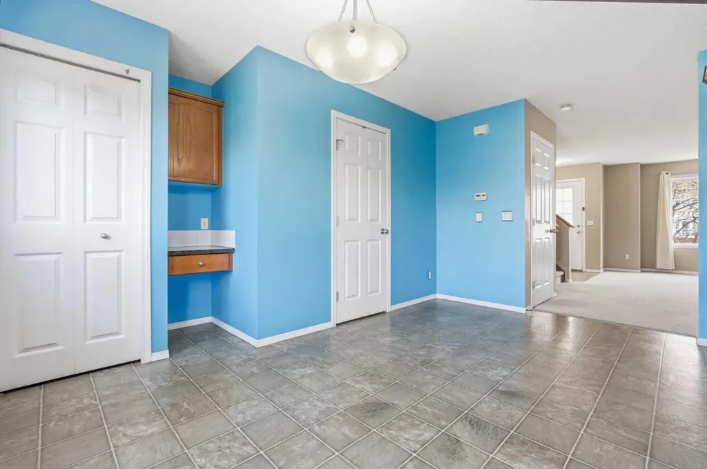 49 Evermeadow Manor SW Calgary AB T2Y 4W8