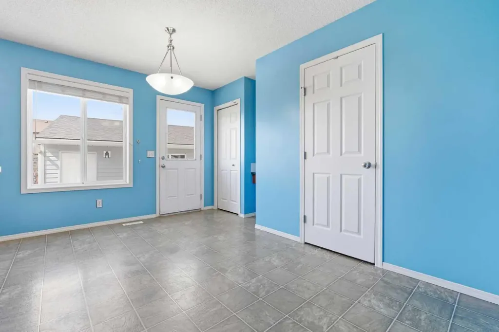 49 Evermeadow Manor SW Calgary AB T2Y 4W8