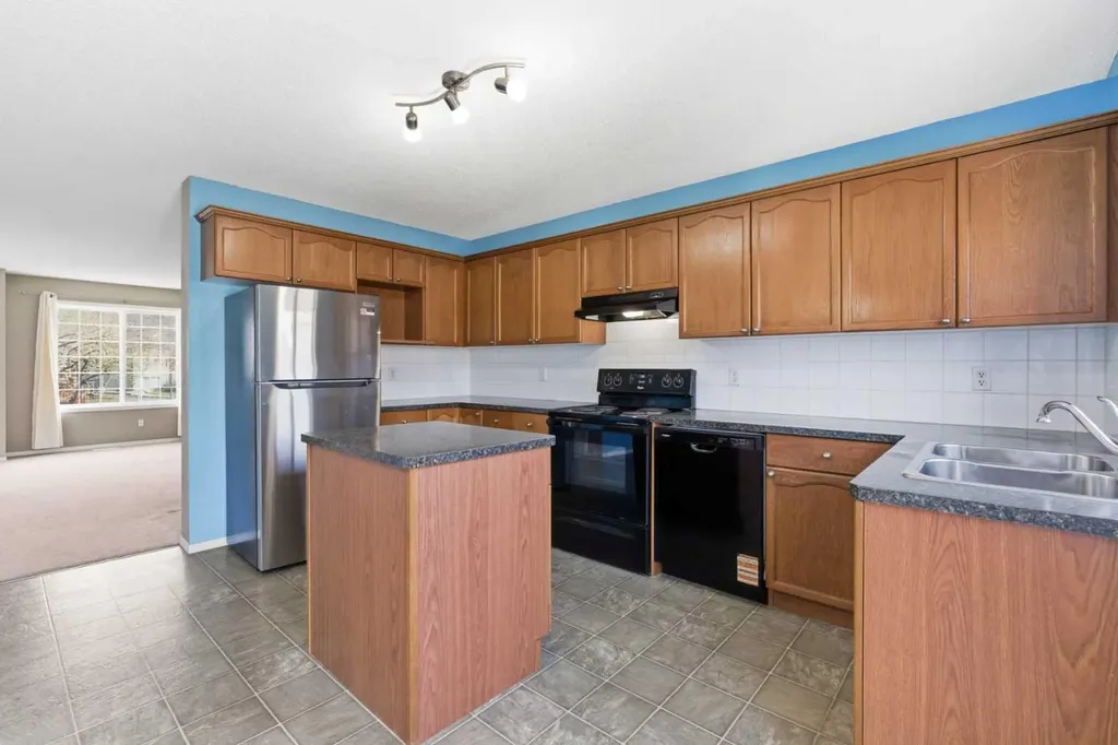 49 Evermeadow Manor SW Calgary AB T2Y 4W8