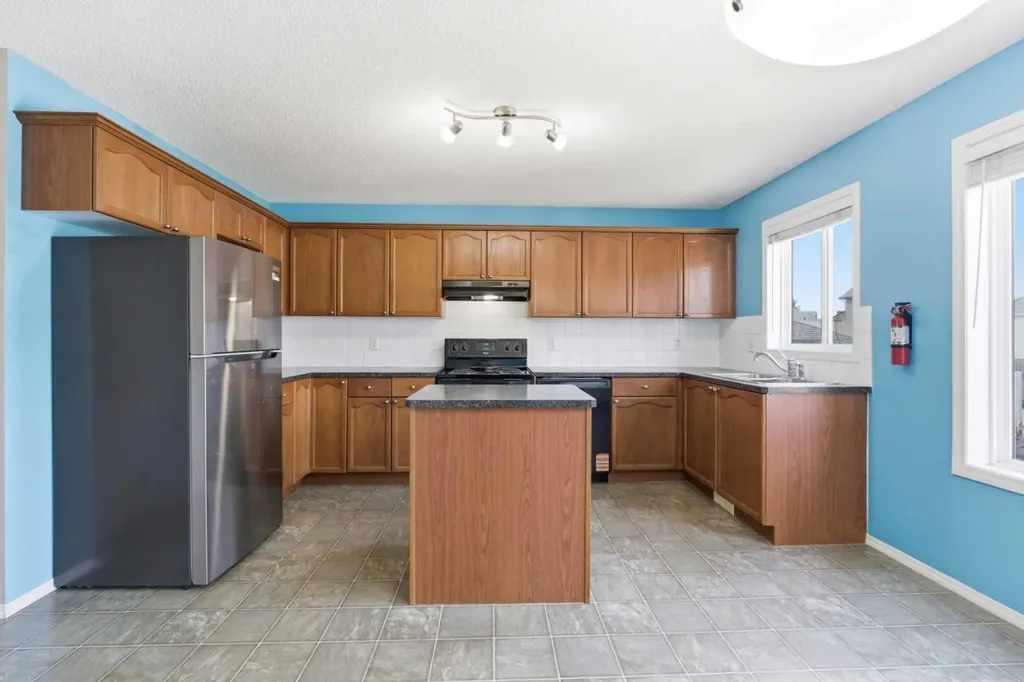 49 Evermeadow Manor SW Calgary AB T2Y 4W8
