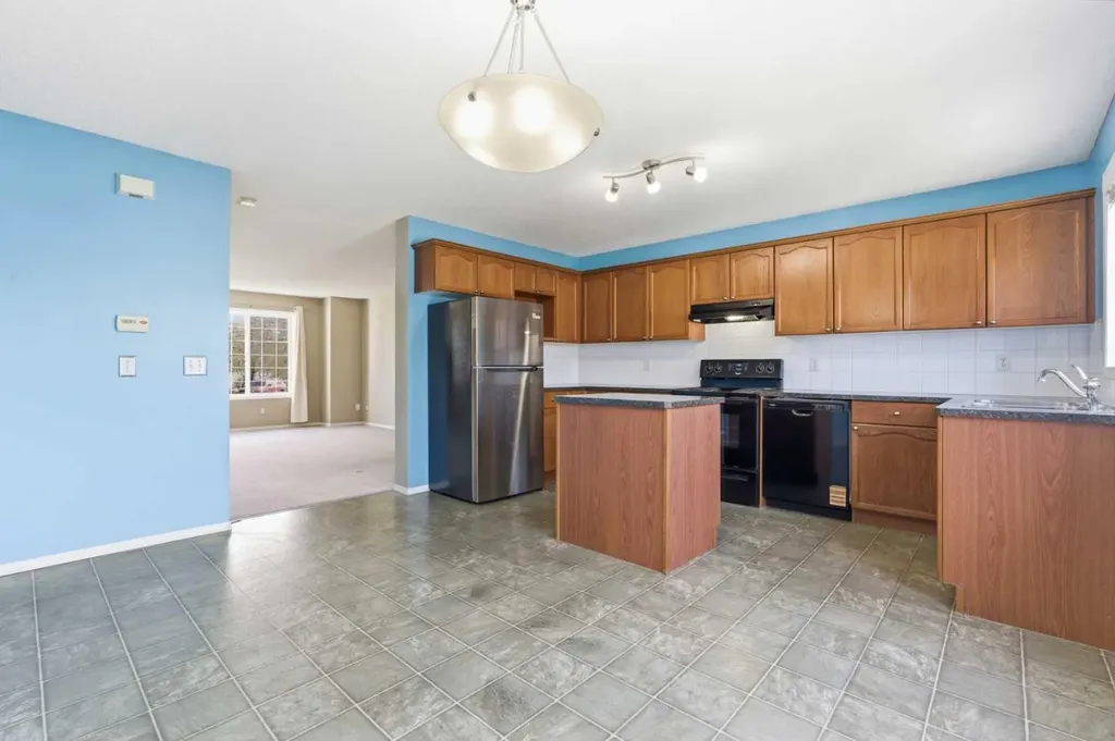 49 Evermeadow Manor SW Calgary AB T2Y 4W8