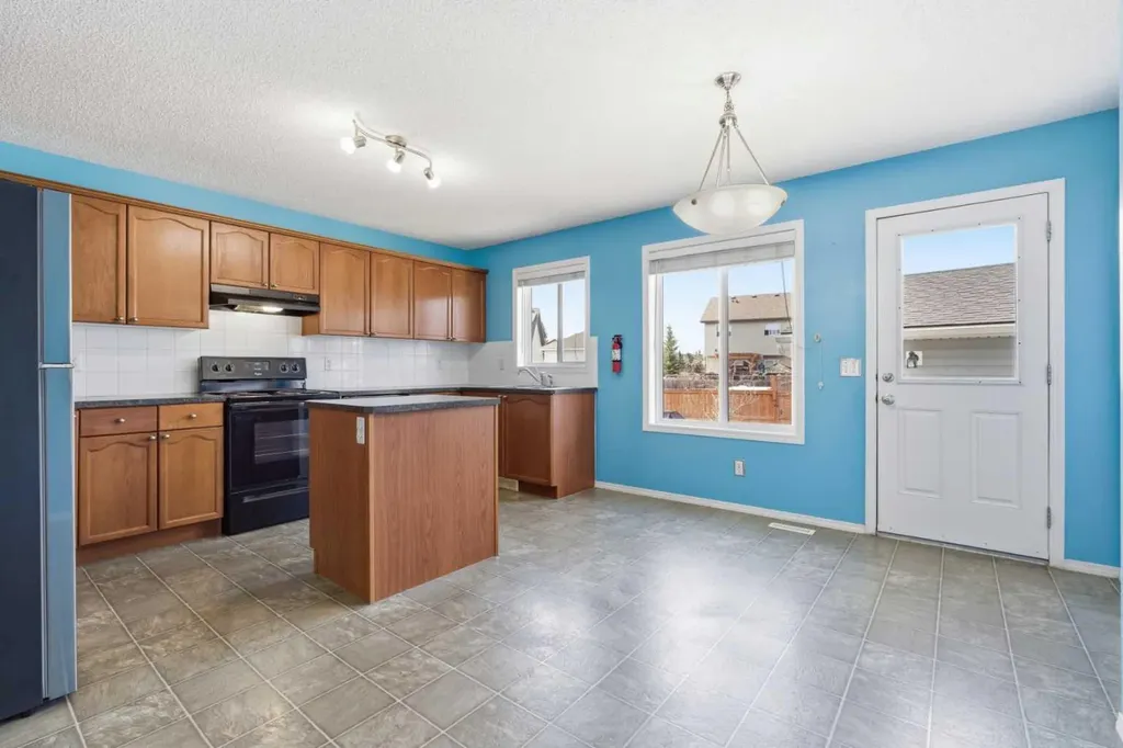 49 Evermeadow Manor SW Calgary AB T2Y 4W8