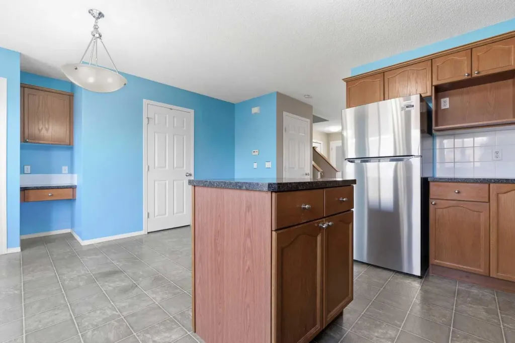 49 Evermeadow Manor SW Calgary AB T2Y 4W8