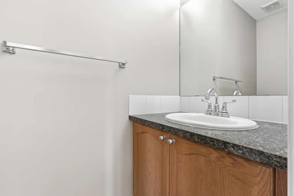 49 Evermeadow Manor SW Calgary AB T2Y 4W8