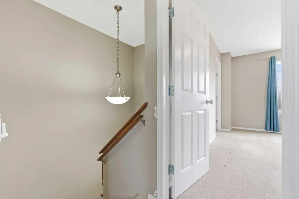 49 Evermeadow Manor SW Calgary AB T2Y 4W8