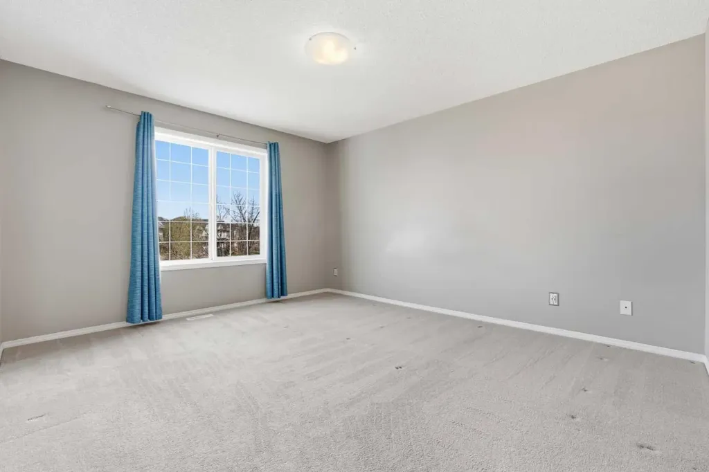 49 Evermeadow Manor SW Calgary AB T2Y 4W8
