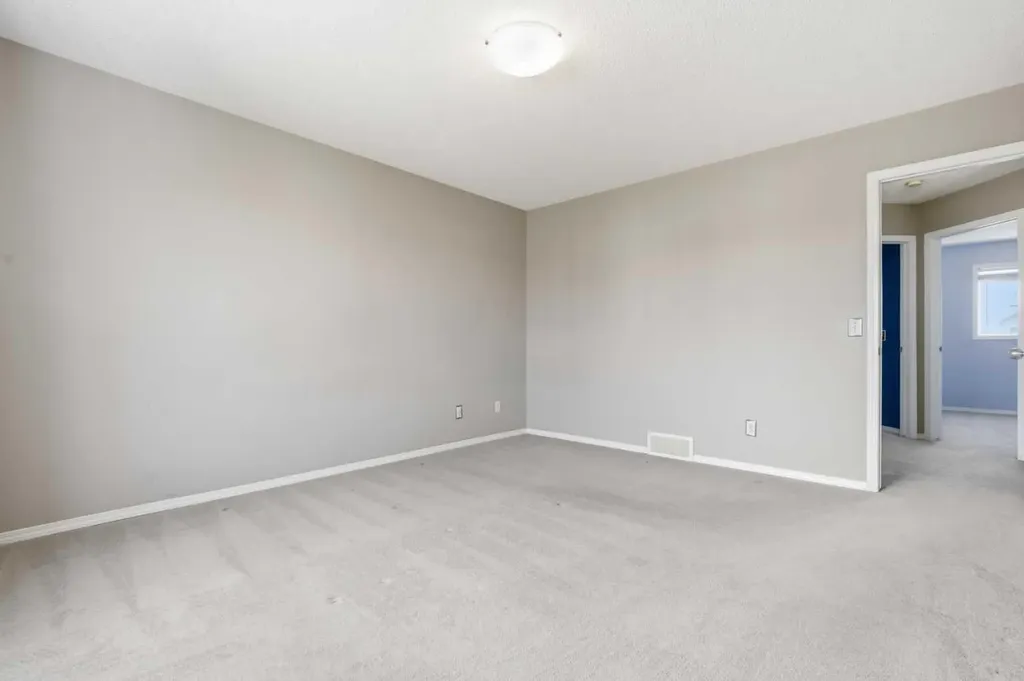 49 Evermeadow Manor SW Calgary AB T2Y 4W8