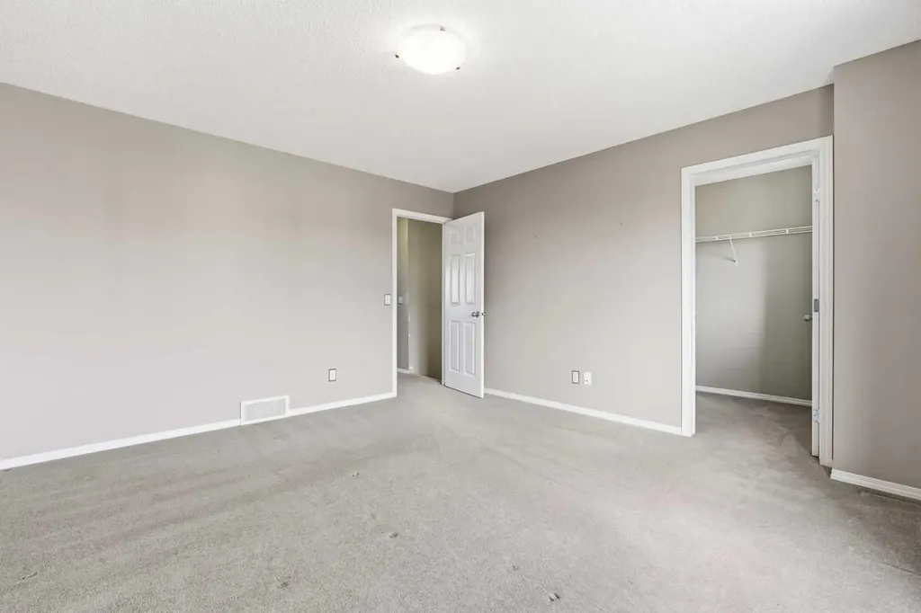 49 Evermeadow Manor SW Calgary AB T2Y 4W8