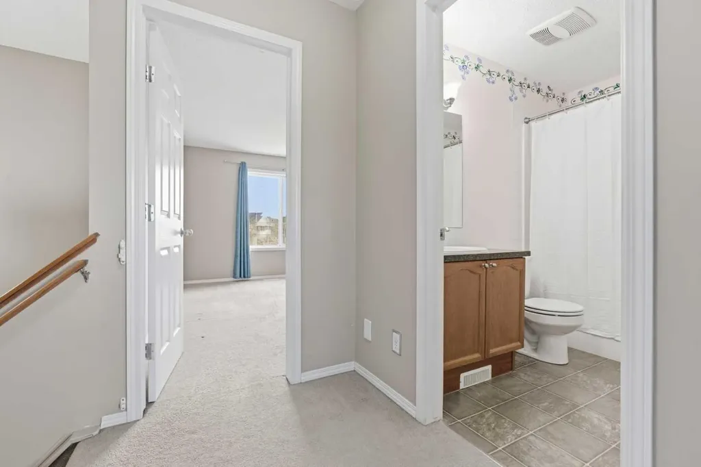 49 Evermeadow Manor SW Calgary AB T2Y 4W8
