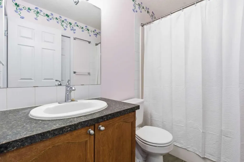 49 Evermeadow Manor SW Calgary AB T2Y 4W8