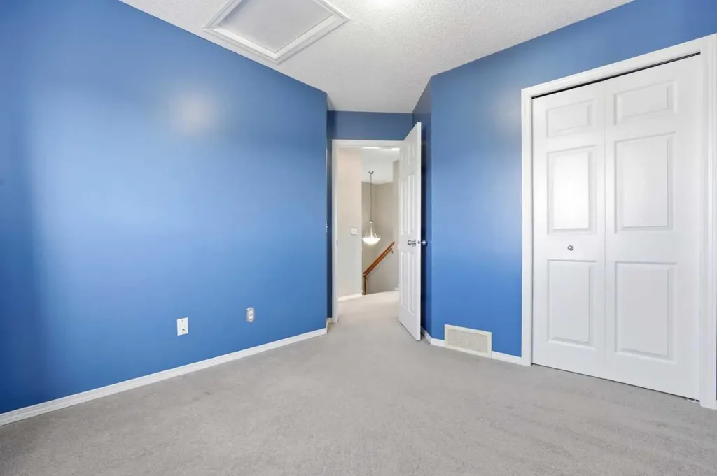 49 Evermeadow Manor SW Calgary AB T2Y 4W8