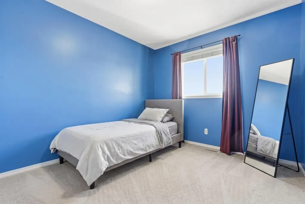 49 Evermeadow Manor SW Calgary AB T2Y 4W8