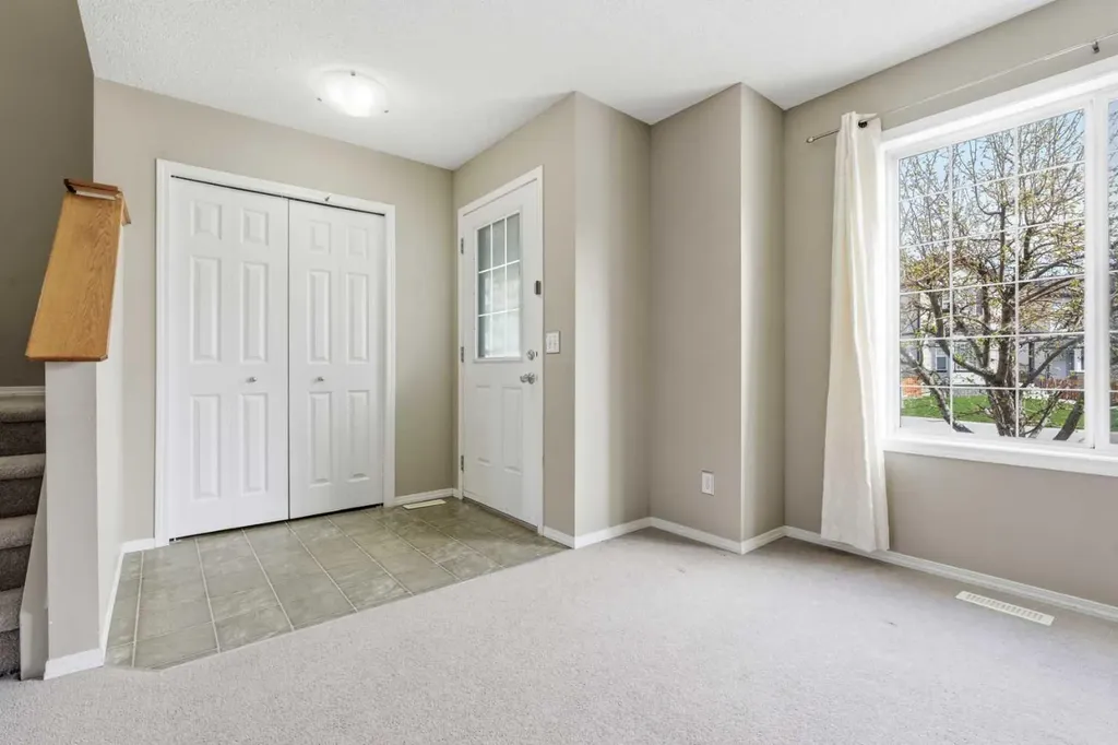 49 Evermeadow Manor SW Calgary AB T2Y 4W8