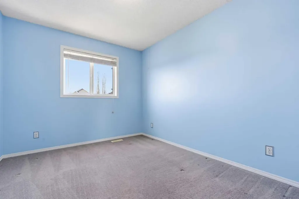 49 Evermeadow Manor SW Calgary AB T2Y 4W8