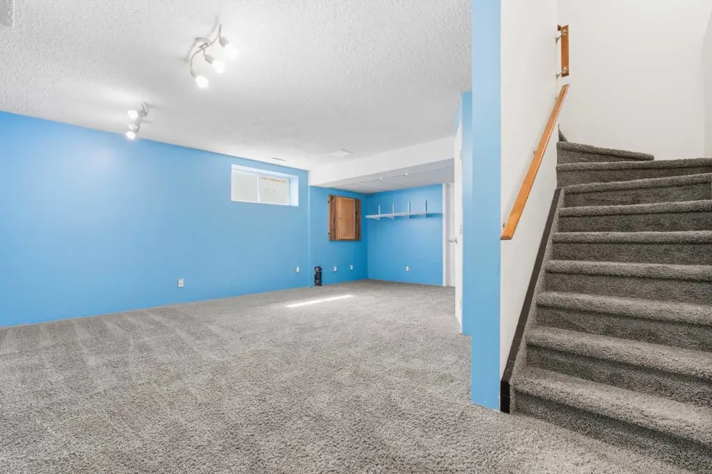 49 Evermeadow Manor SW Calgary AB T2Y 4W8