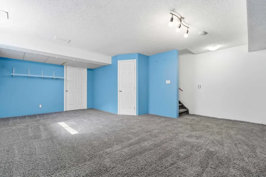 49 Evermeadow Manor SW Calgary AB T2Y 4W8