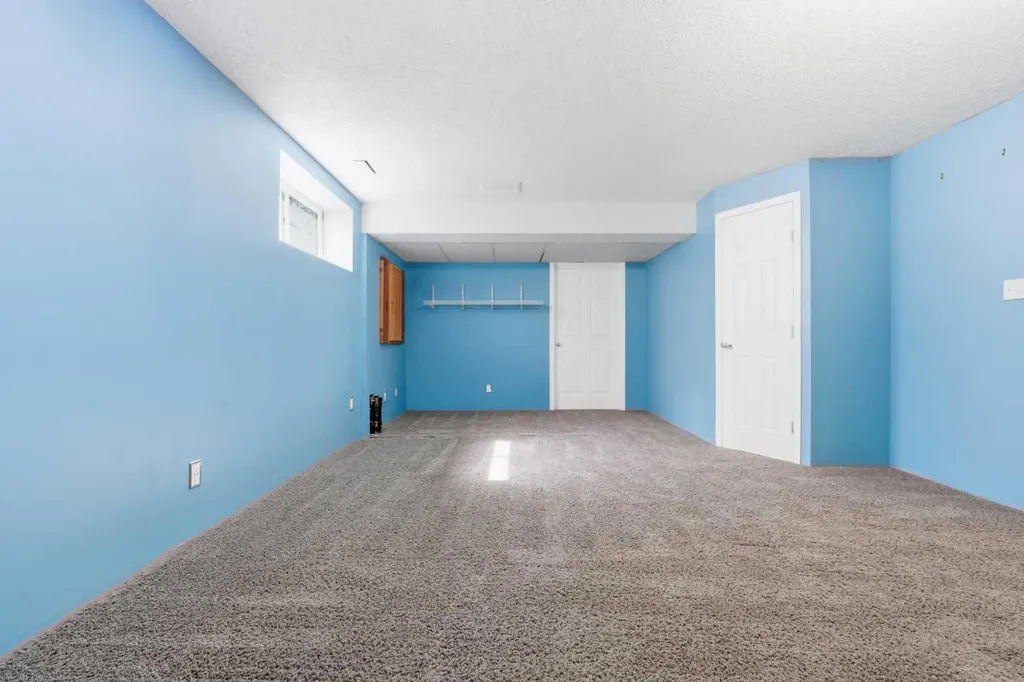 49 Evermeadow Manor SW Calgary AB T2Y 4W8